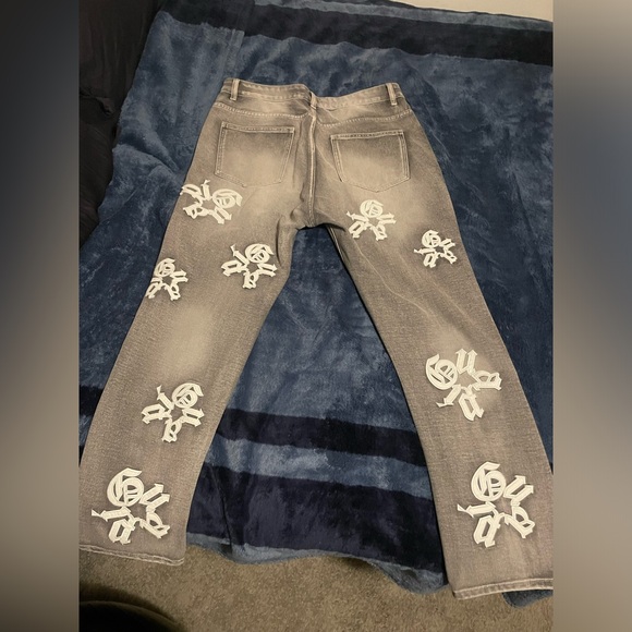 Embroidered Ripped Jeans - Picture 6 of 9